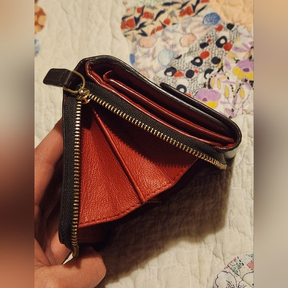 CELINE Logo Leather Trifold Wallet/9X2033 - Picture 14 of 15